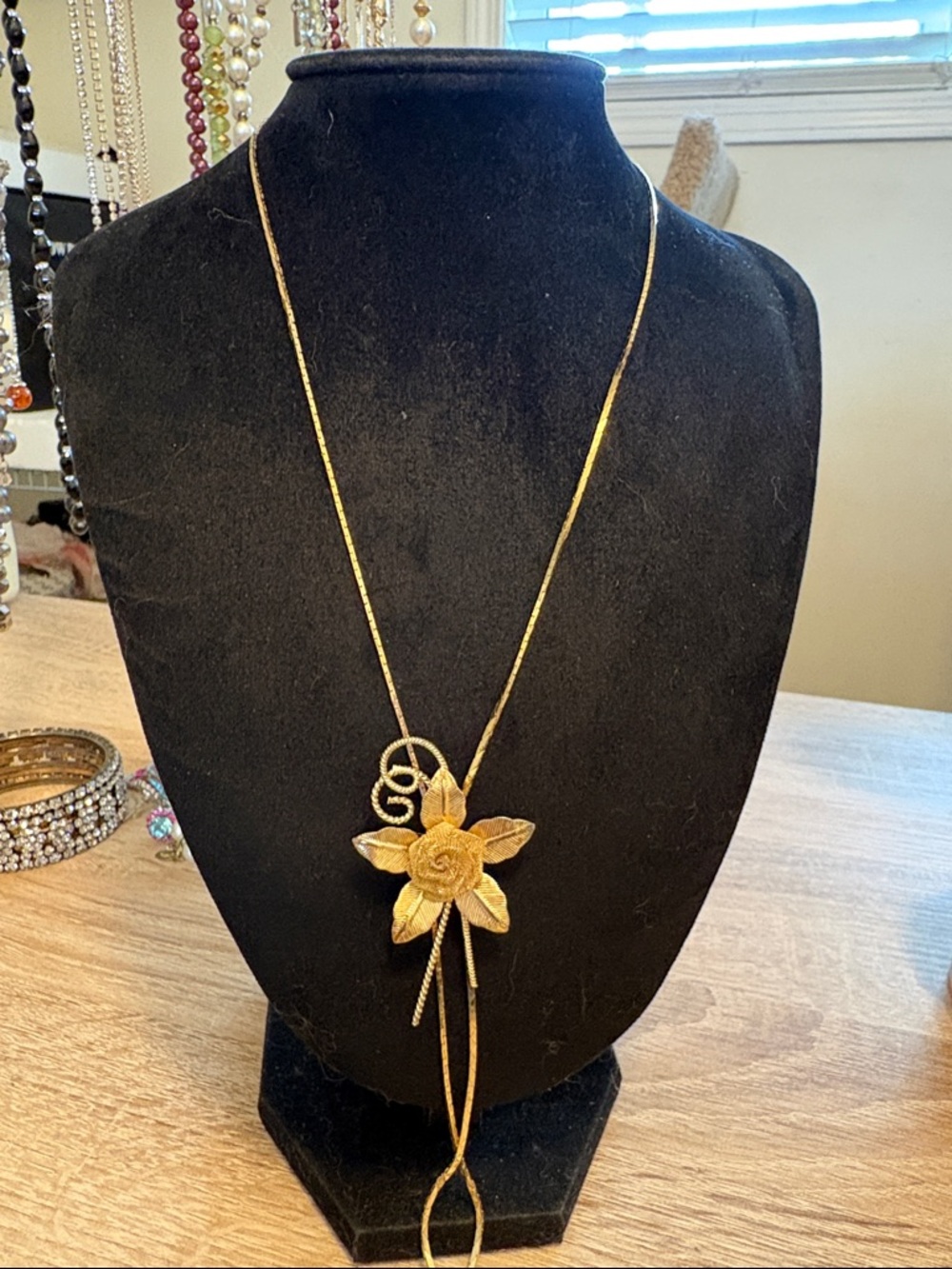 1980s Gold Floral Lariat Necklace